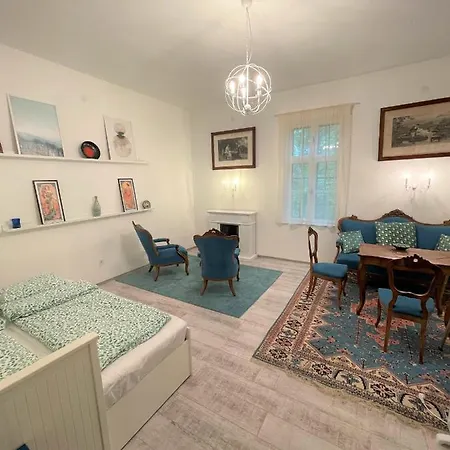 Bagolyvar بيت للعطل Balatonszárszó