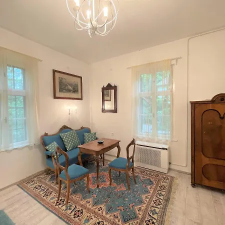 Bagolyvar بيت للعطل Balatonszárszó